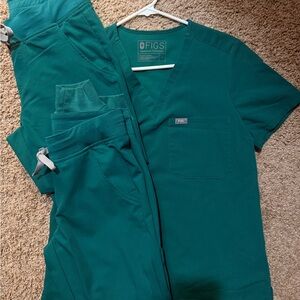 FIGS hunter Green Scrub Set - V-Neck Top & Pants